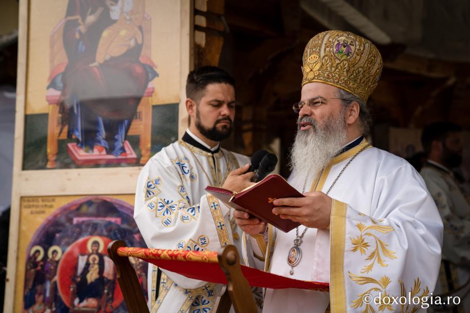 Liturghie la mănăstirea Petru Vodă / foto: Bogdan Bulgariu