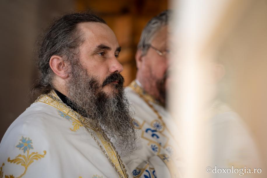 Liturghie la mănăstirea Petru Vodă / foto: Bogdan Bulgariu