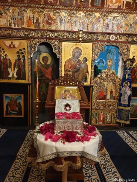Pomenirea Sfântului Ierarh Luca, Arhiepiscopul Crimeei, la Schitul Pocrov