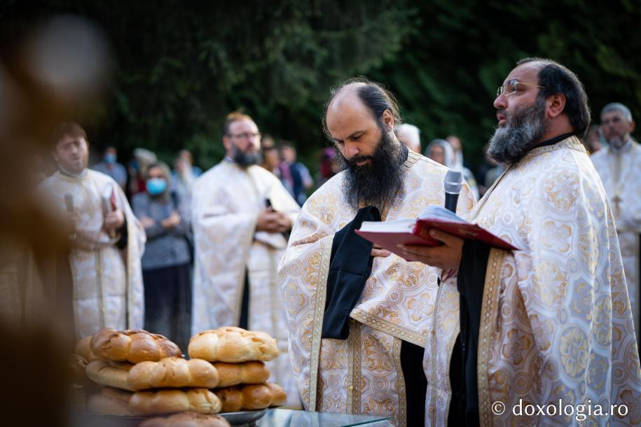 Priveghere în cinstea Sfântului Cuvios Ioan Iacob de la Neamț – 4 august 2020 / Foto: Bogdan Bulgariu Priveghere în cinstea Sfântului Cuvios Ioan Iacob de la Neamț – 4 august 2020 / Foto: Bogdan Bulgariu
