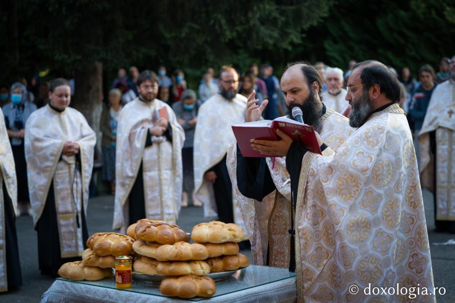 Priveghere în cinstea Sfântului Cuvios Ioan Iacob de la Neamț – 4 august 2020 / Foto: Bogdan Bulgariu Priveghere în cinstea Sfântului Cuvios Ioan Iacob de la Neamț – 4 august 2020 / Foto: Bogdan Bulgariu