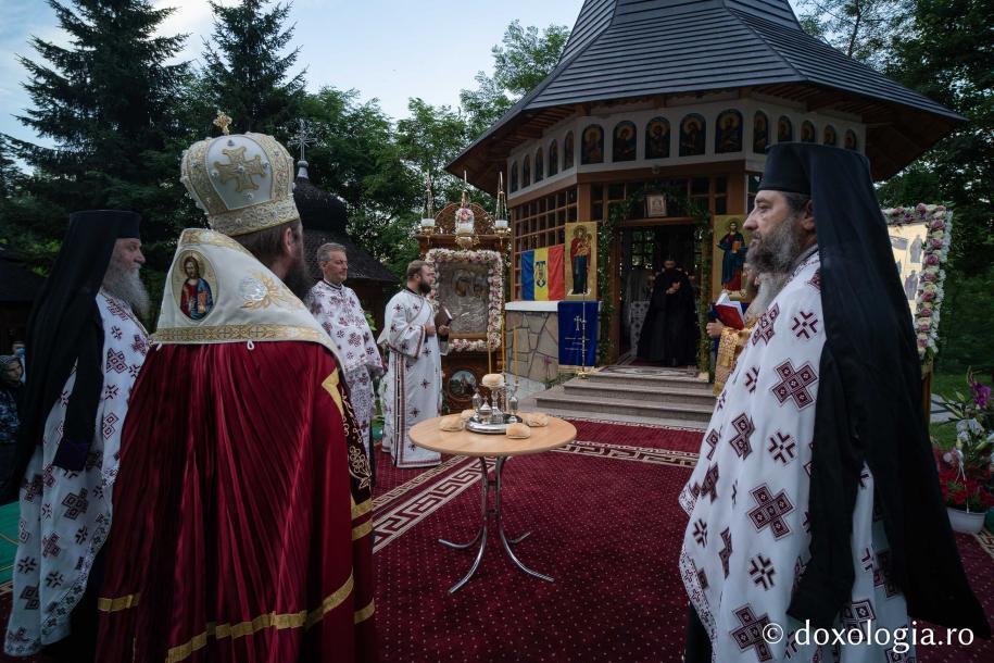 Slujbă de priveghere în cinstea Sfintei Cuvioase Teodora de la Sihla – 6 august 2020 / Foto: Bogdan Bulgariu