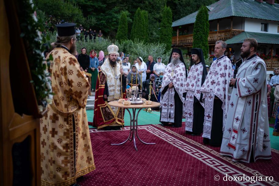 Slujbă de priveghere în cinstea Sfintei Cuvioase Teodora de la Sihla – 6 august 2020 / Foto: Bogdan Bulgariu