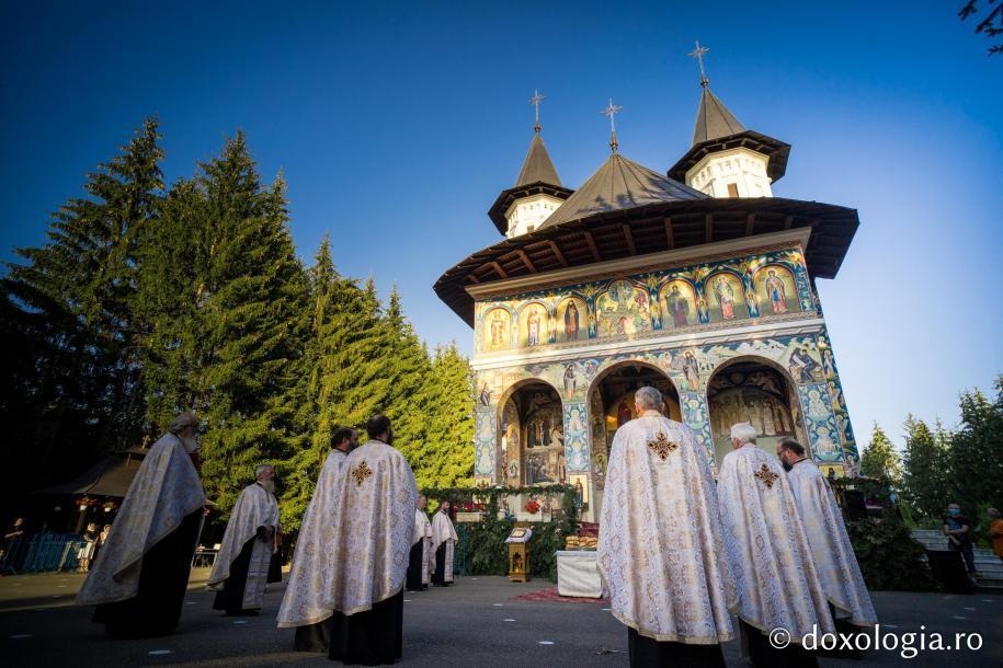 Priveghere în cinstea Sfântului Cuvios Ioan Iacob de la Neamț – 4 august 2020 / Foto: Bogdan Bulgariu Priveghere în cinstea Sfântului Cuvios Ioan Iacob de la Neamț – 4 august 2020 / Foto: Bogdan Bulgariu