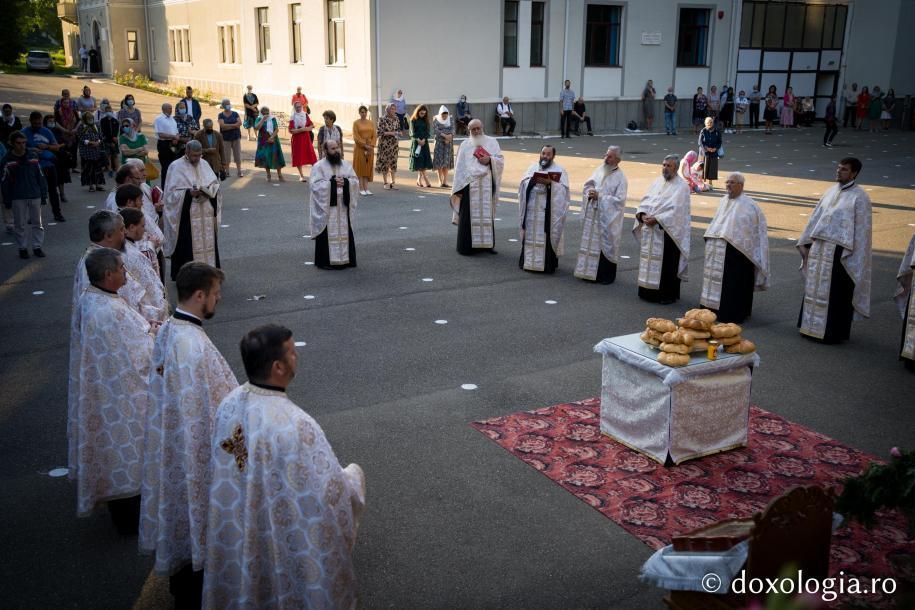 Priveghere în cinstea Sfântului Cuvios Ioan Iacob de la Neamț – 4 august 2020 / Foto: Bogdan Bulgariu Priveghere în cinstea Sfântului Cuvios Ioan Iacob de la Neamț – 4 august 2020 / Foto: Bogdan Bulgariu