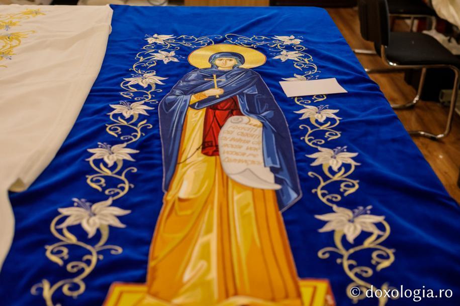 Pregătire pentru hram – cum arată noul veșmânt al Sfintei Cuvioase Parascheva / Foto: Pr. Silviu Cluci