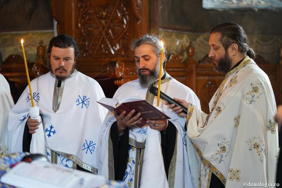 Părintele protosinghel Nifon, „omul cel odihnitor”, a fost înmormântat la Mănăstirea Cetăţuia / Foto: Constantin Comici