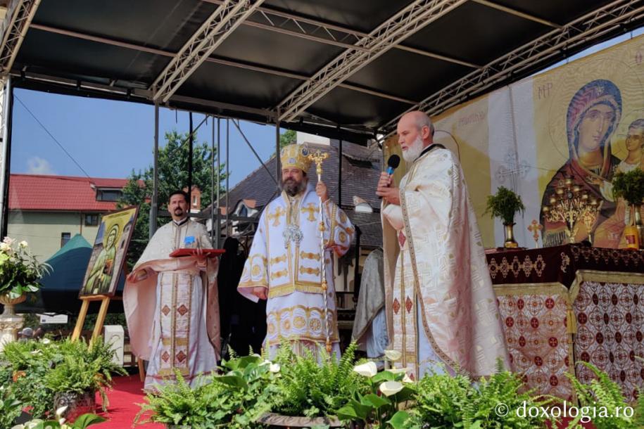 Sfânta Liturghie oficiată cu prilejul hramului Parohiei „Sfântul Ioan - Domnesc” din Piatra Neamț