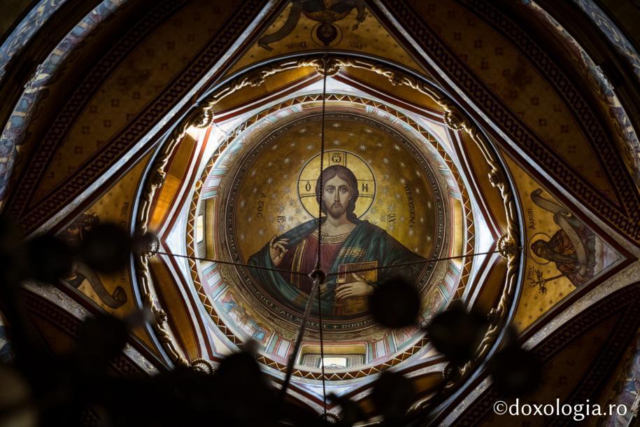 Sfânta Liturghie la Mănăstirea Sfinții Trei Ierarhi – 380 de ani de la aducerea la Iași a moaștelor Sfintei Parascheva / Foto: Bogdan Bulgariu
