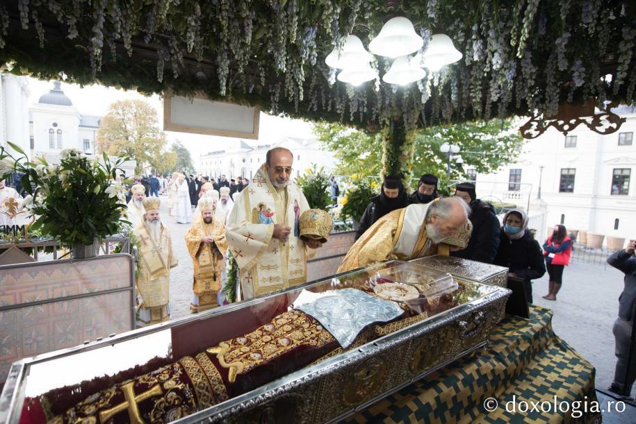 Ierarhi slujitori la Sfânta Liturghie a Hramului Sfintei Cuvioase Parascheva – 2021 / Foto: Tudorel Rusu
