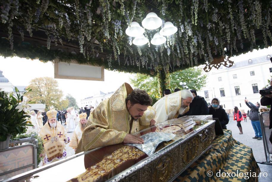 Ierarhi slujitori la Sfânta Liturghie a Hramului Sfintei Cuvioase Parascheva – 2021 / Foto: Tudorel Rusu