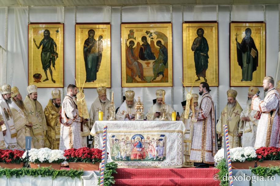 Iașul, în veșmânt de sărbătoare – Sfânta Liturghie a Hramului Cuvioasei Parascheva – 2021 / Foto: Pr. Silviu Cluci