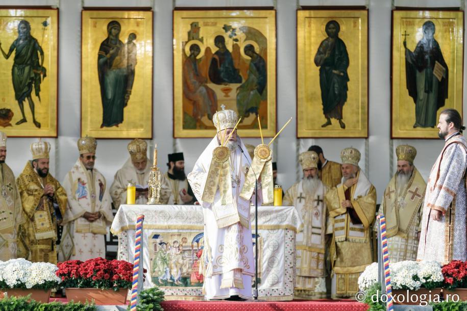 Iașul, în veșmânt de sărbătoare – Sfânta Liturghie a Hramului Cuvioasei Parascheva – 2021 / Foto: Pr. Silviu Cluci