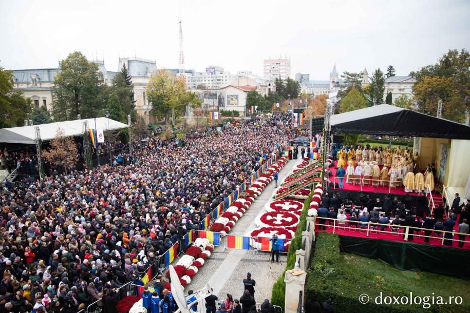 „Bucură-te, Sfântă Parascheva, mult folositoare!” – Liturghie arhierească în cinstea Ocrotitoarei Moldovei, 2022 / Foto: Oana Nechifor