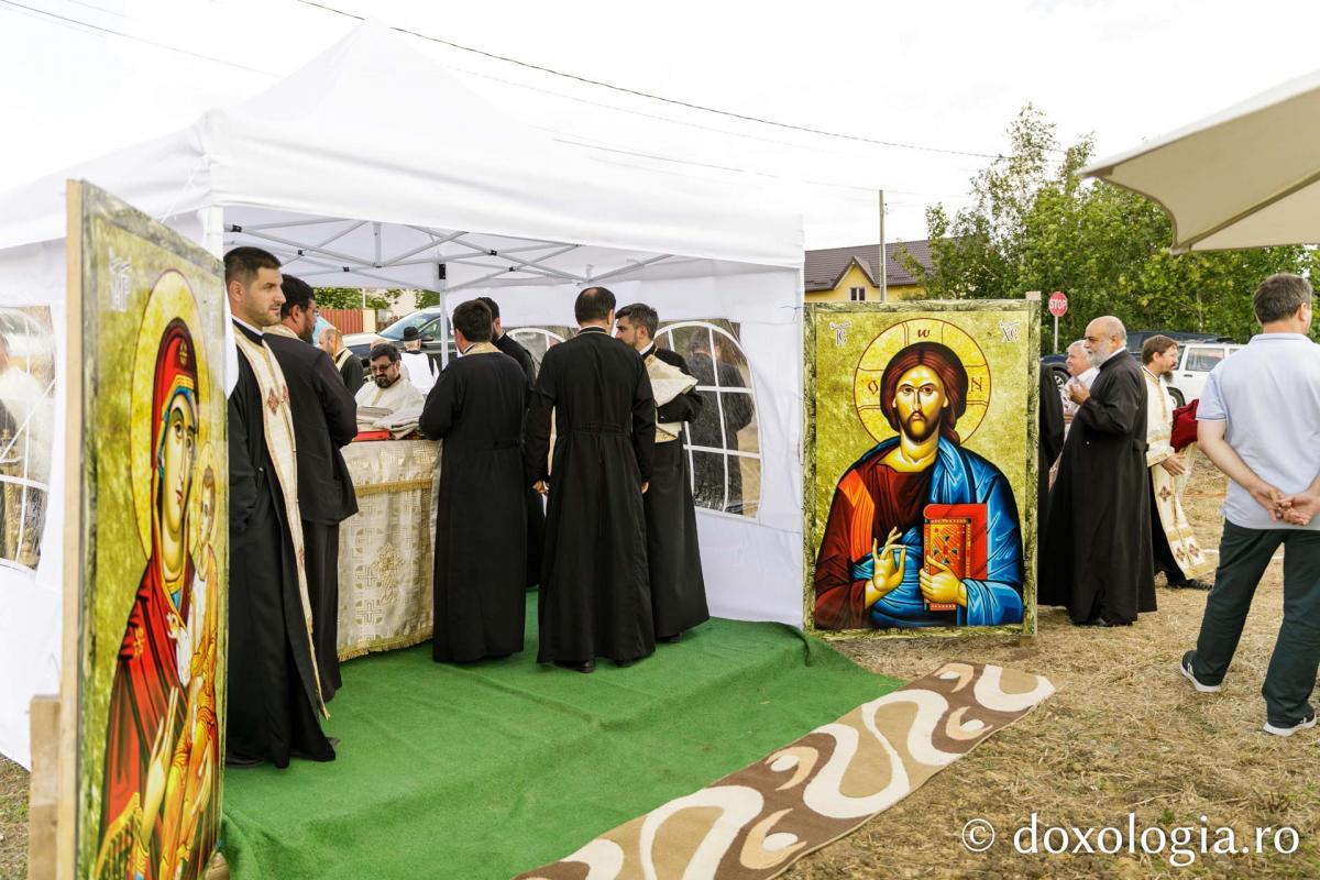 Sosirea preoților invitați / Foto: pr. Silviu Cluci