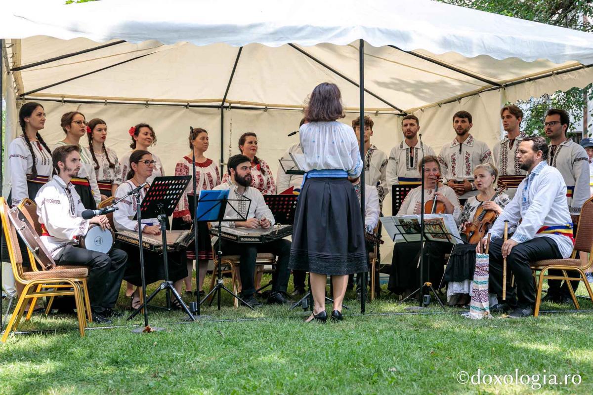 Moment artistic – Deschiderea oficială a Întâlnirii Tinerilor Ortodocși din Moldova 2023 / Foto: Oana Nechifor