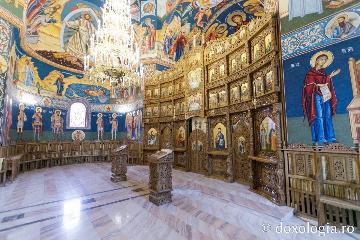 Biserica „Sfinții Împărați Constantin și Elena” din localitatea Mironeasa în așteptarea veșmântului de sfințire / Foto: pr. Silviu Cluci