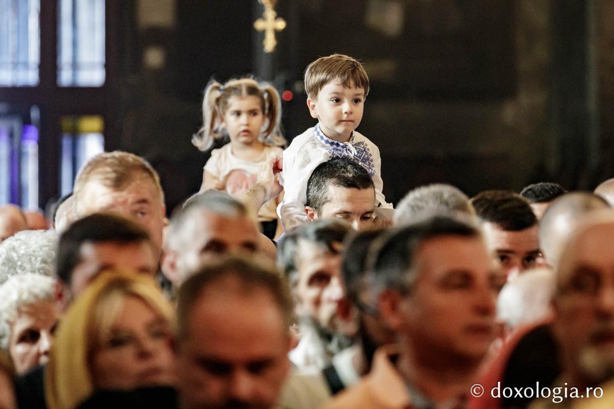 Credincioși participanți la Sfânta Liturghie / foto: Oana Nechifor