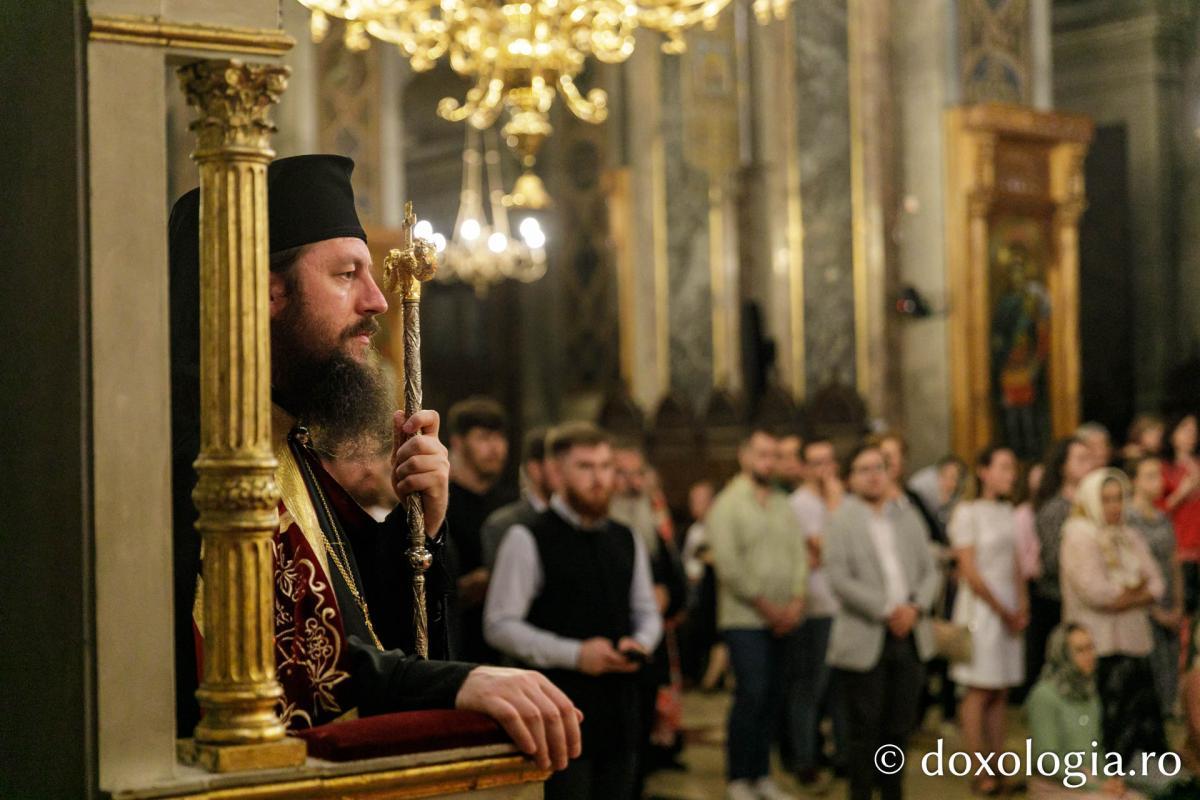 Slujba Privegherii în cinstea Acoperământului Maicii Domnului/ Foto: pr. Silviu Cluci