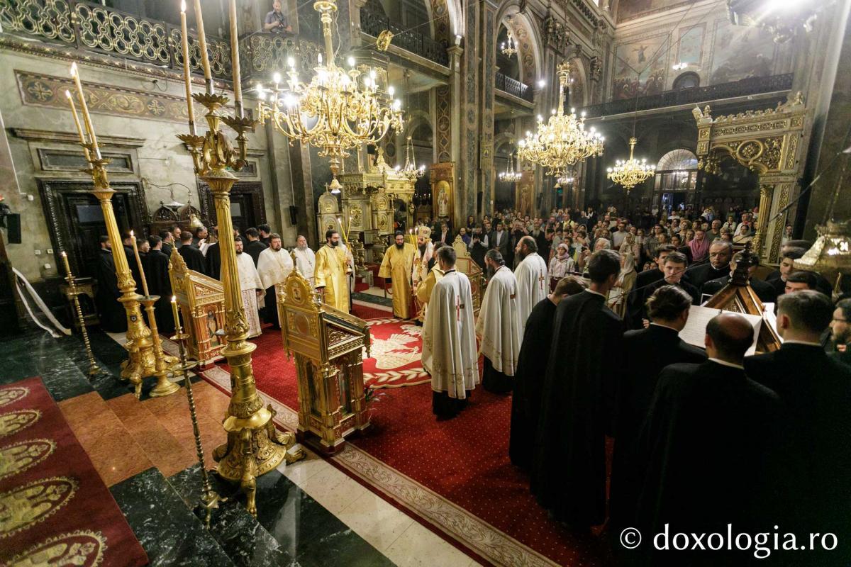 Slujba Privegherii în cinstea Acoperământului Maicii Domnului/ Foto: pr. Silviu Cluci