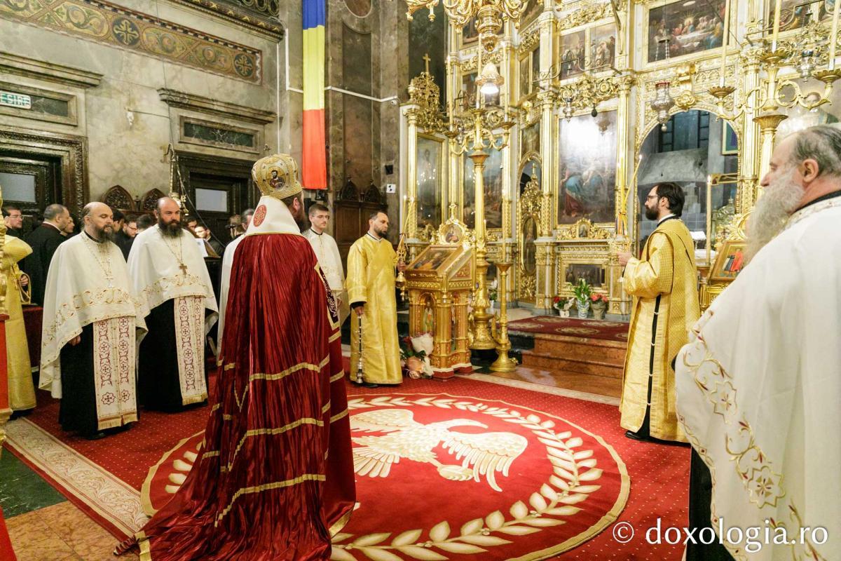 Slujba Privegherii în cinstea Acoperământului Maicii Domnului/ Foto: pr. Silviu Cluci