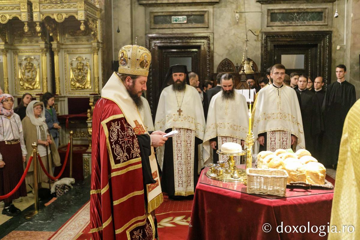 Slujba Privegherii în cinstea Acoperământului Maicii Domnului/ Foto: pr. Silviu Cluci