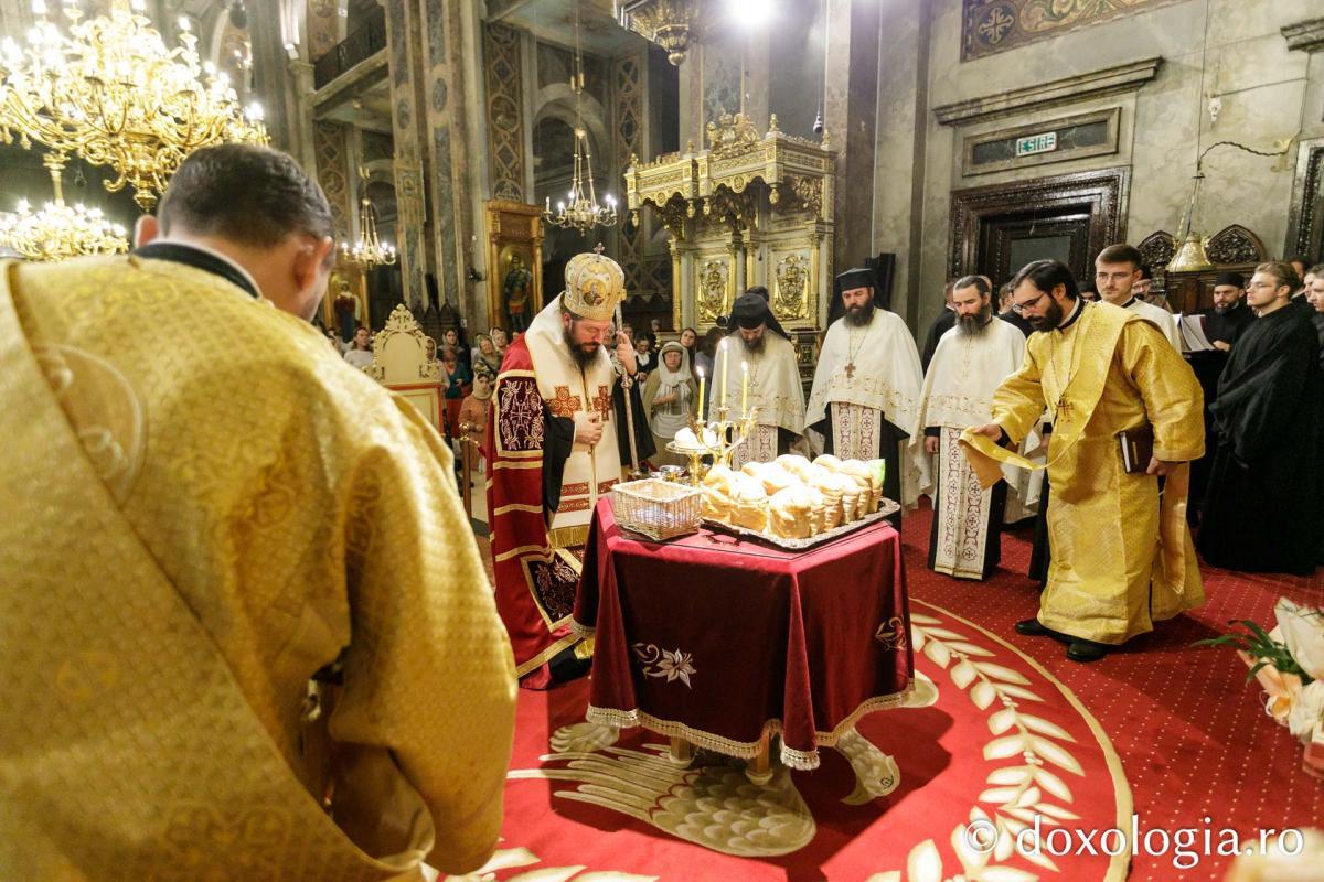 Slujba Privegherii în cinstea Acoperământului Maicii Domnului/ Foto: pr. Silviu Cluci