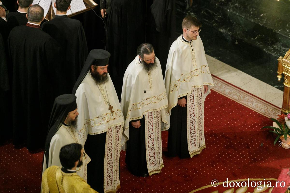 Slujba Privegherii în cinstea Acoperământului Maicii Domnului/ Foto: pr. Silviu Cluci