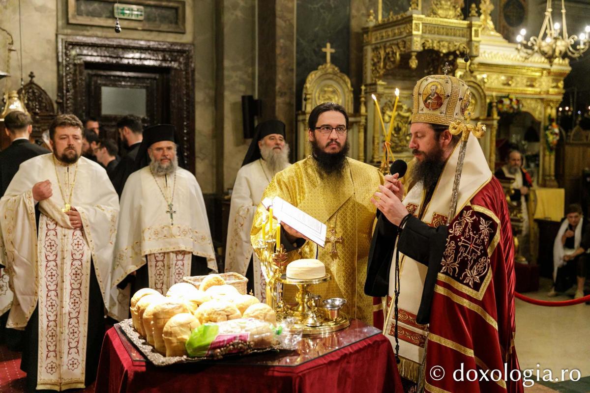 Slujba Privegherii în cinstea Acoperământului Maicii Domnului/ Foto: pr. Silviu Cluci