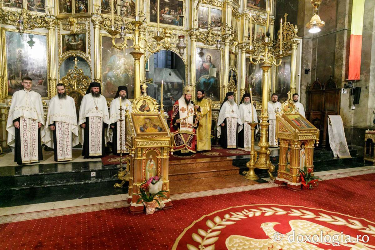 Slujba Privegherii în cinstea Acoperământului Maicii Domnului/ Foto: pr. Silviu Cluci