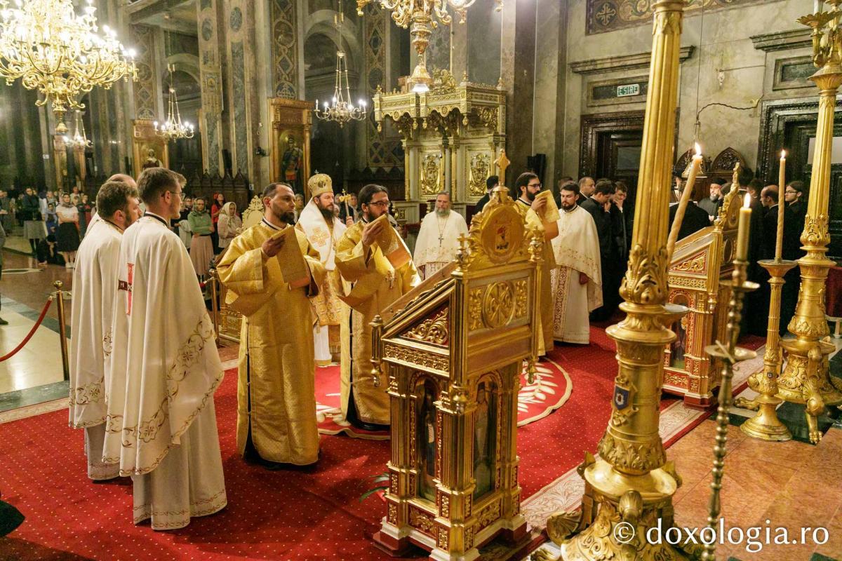 Slujba Privegherii în cinstea Acoperământului Maicii Domnului/ Foto: pr. Silviu Cluci