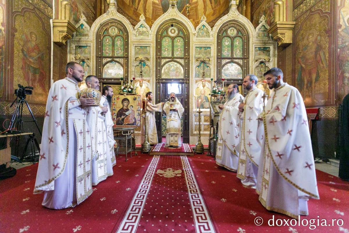 Liturghie Arhierească în debutul celei de-a șasea ediții a Festivalului de Muzică Bizantină de la Iași / Foto: pr. Silviu Cluci