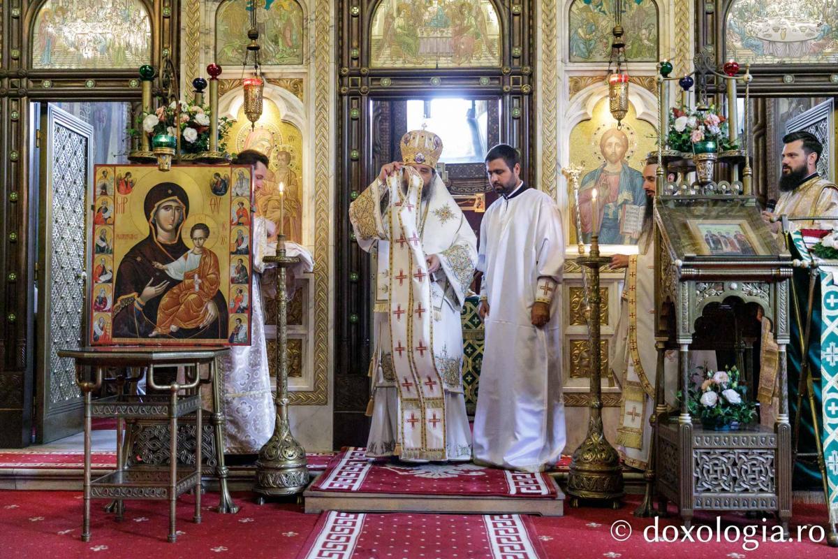 Liturghie Arhierească în debutul celei de-a șasea ediții a Festivalului de Muzică Bizantină de la Iași / Foto: pr. Silviu Cluci