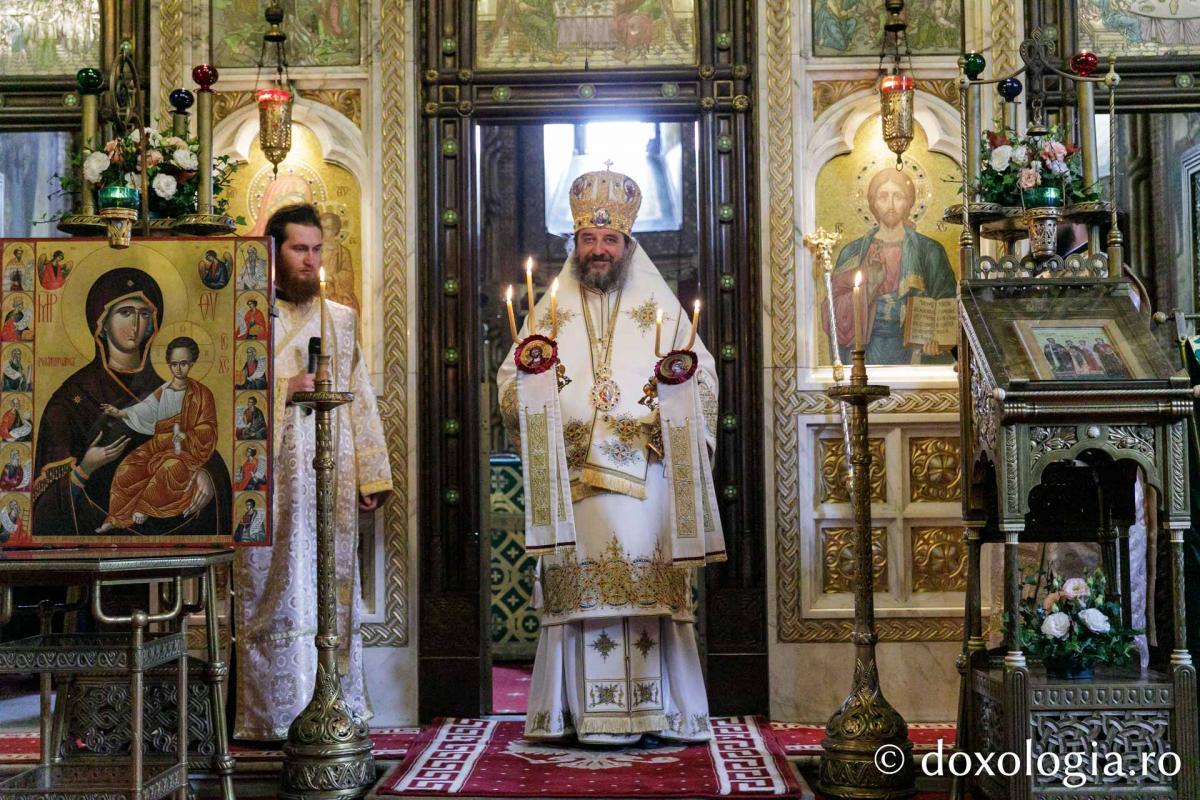 Liturghie Arhierească în debutul celei de-a șasea ediții a Festivalului de Muzică Bizantină de la Iași / Foto: pr. Silviu Cluci Liturghie Arhierească în debutul celei de-a șasea ediții a Festivalului de Muzică Bizantină de la Iași / Foto: pr. Silviu Cluci