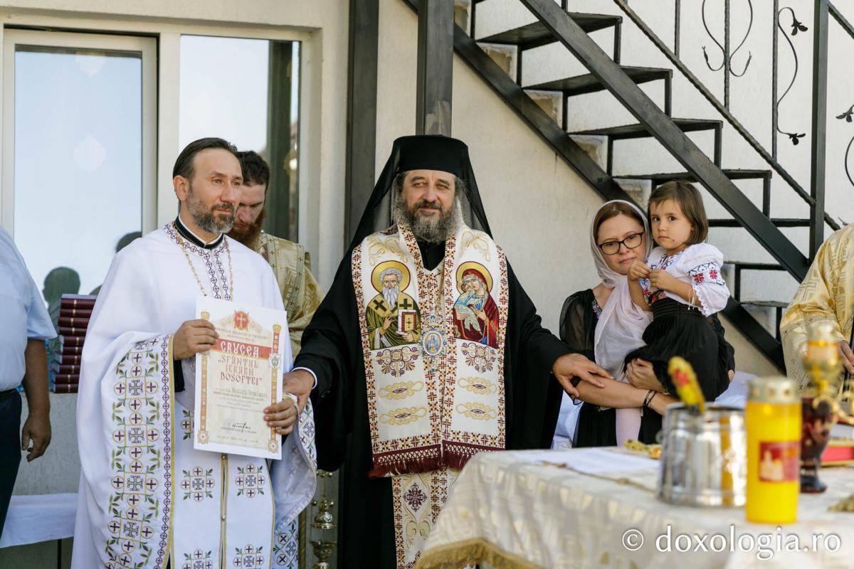 PS Nichifor Botoșăneanul a sfințit casa socială și clopotnița din Dumitreștii Gălății / Foto: pr. Silviu Cluci