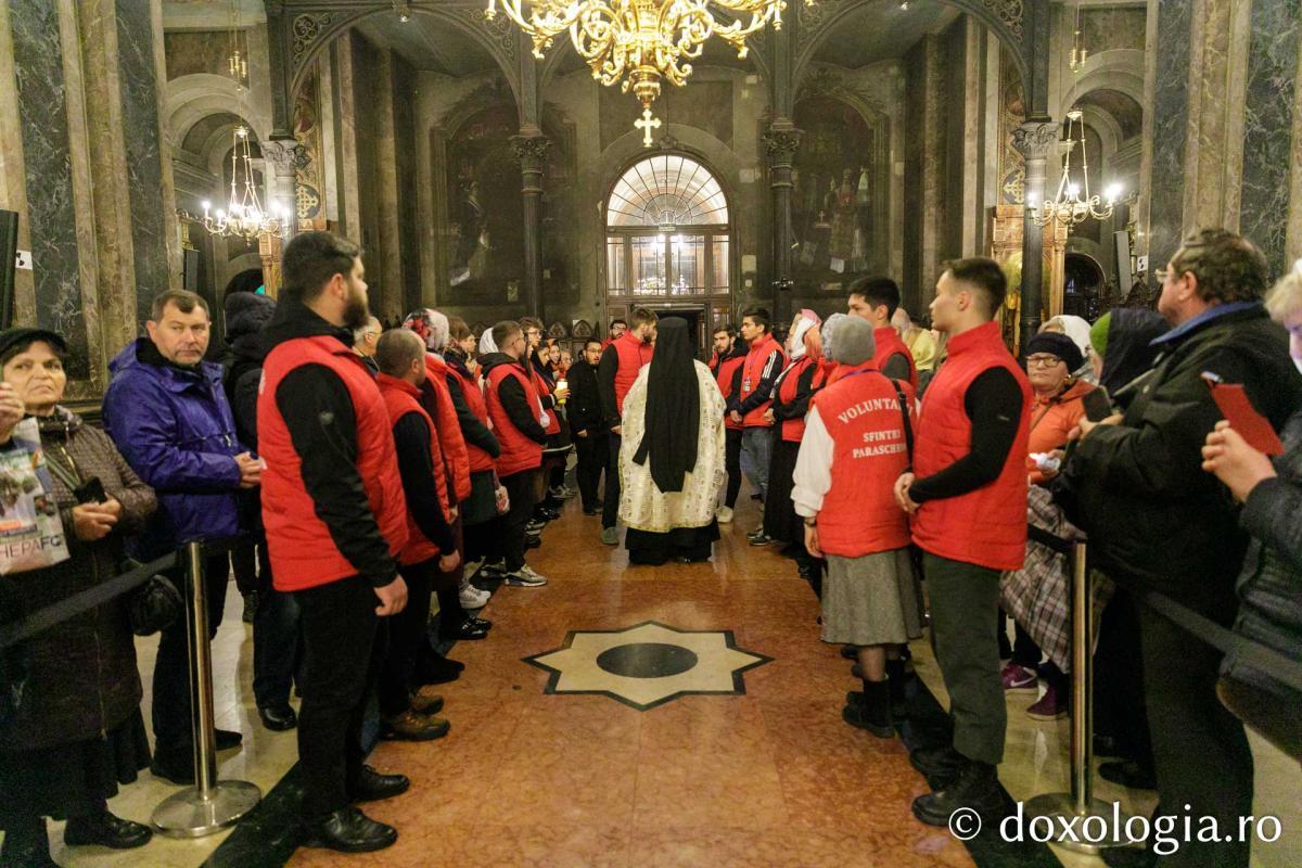 Moaștele Sfintei Parascheva au fost așezate în Catedrala Mitropolitană din Iași / Foto: pr. Silviu Cluci