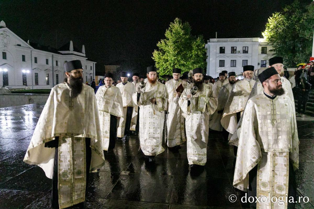 Moaștele Sfintei Parascheva au fost așezate în Catedrala Mitropolitană din Iași / Foto: pr. Silviu Cluci