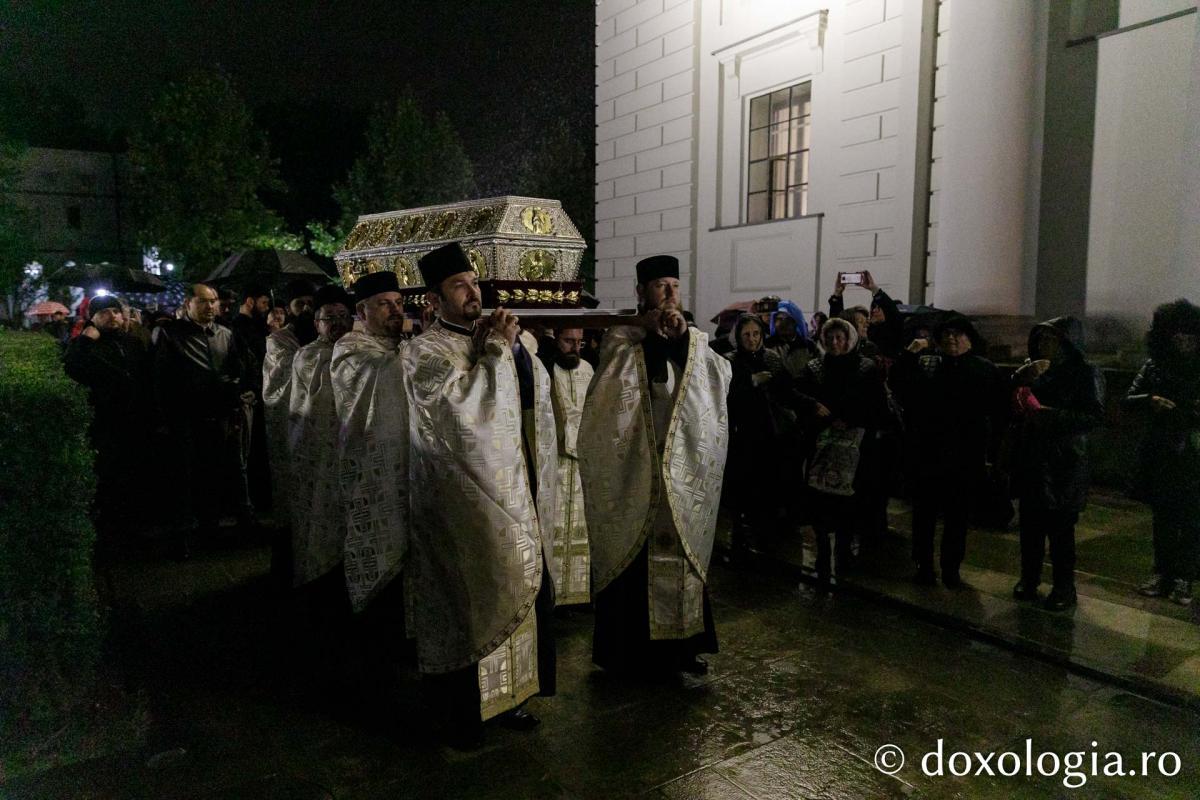 Moaștele Sfintei Parascheva au fost așezate în Catedrala Mitropolitană din Iași / Foto: pr. Silviu Cluci