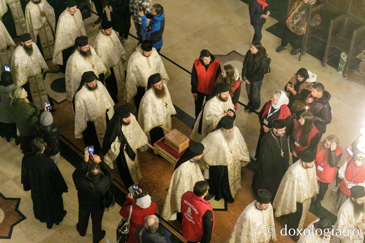 Moaștele Sfintei Parascheva au fost așezate în Catedrala Mitropolitană din Iași / Foto: pr. Silviu Cluci