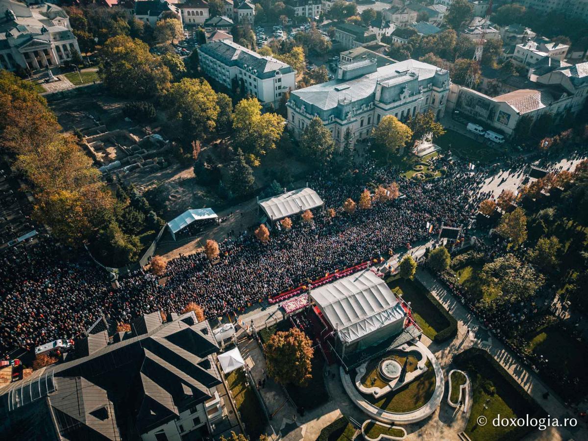 Liturghie arhierească în cinstea Sfintei Cuvioase Parascheva | Foto: Alex Atudori