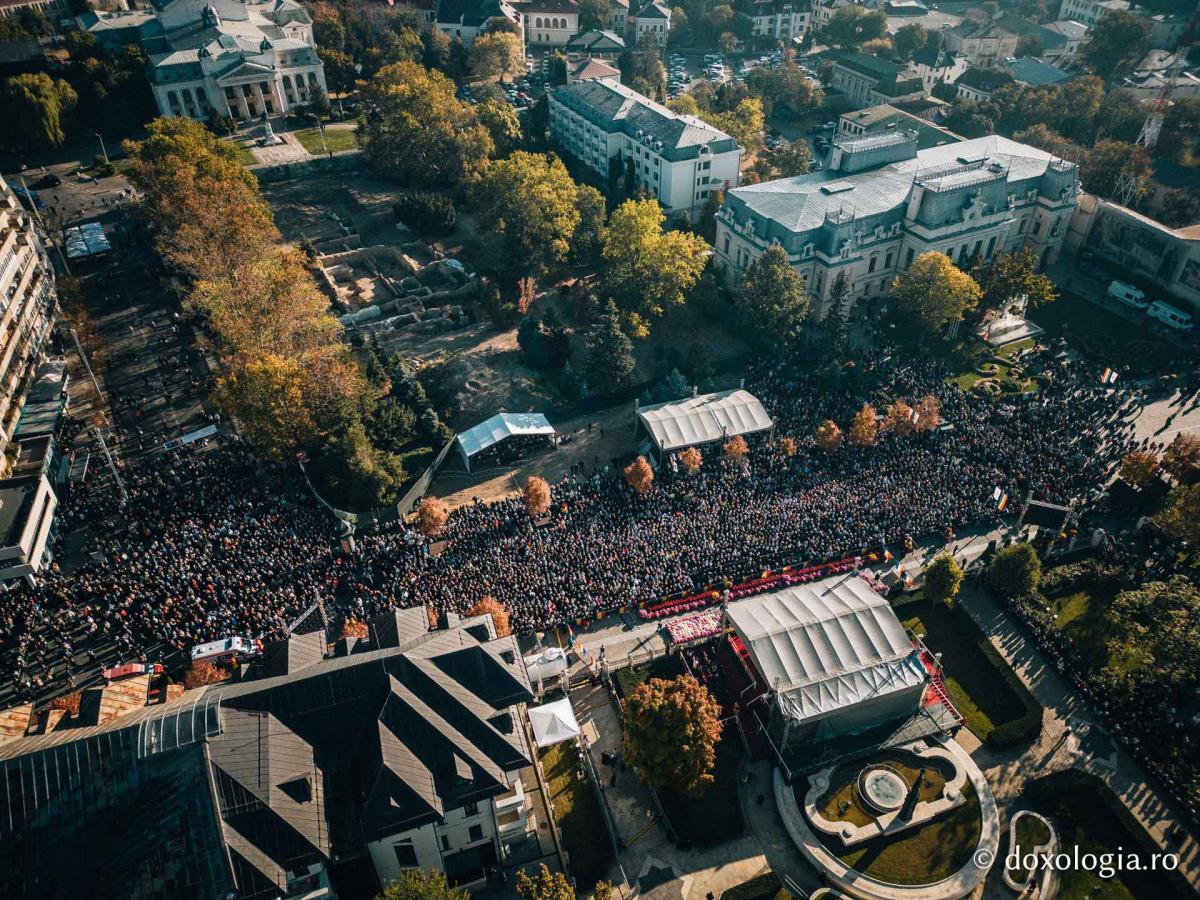 Liturghie arhierească în cinstea Sfintei Cuvioase Parascheva | Foto: Alex Atudori