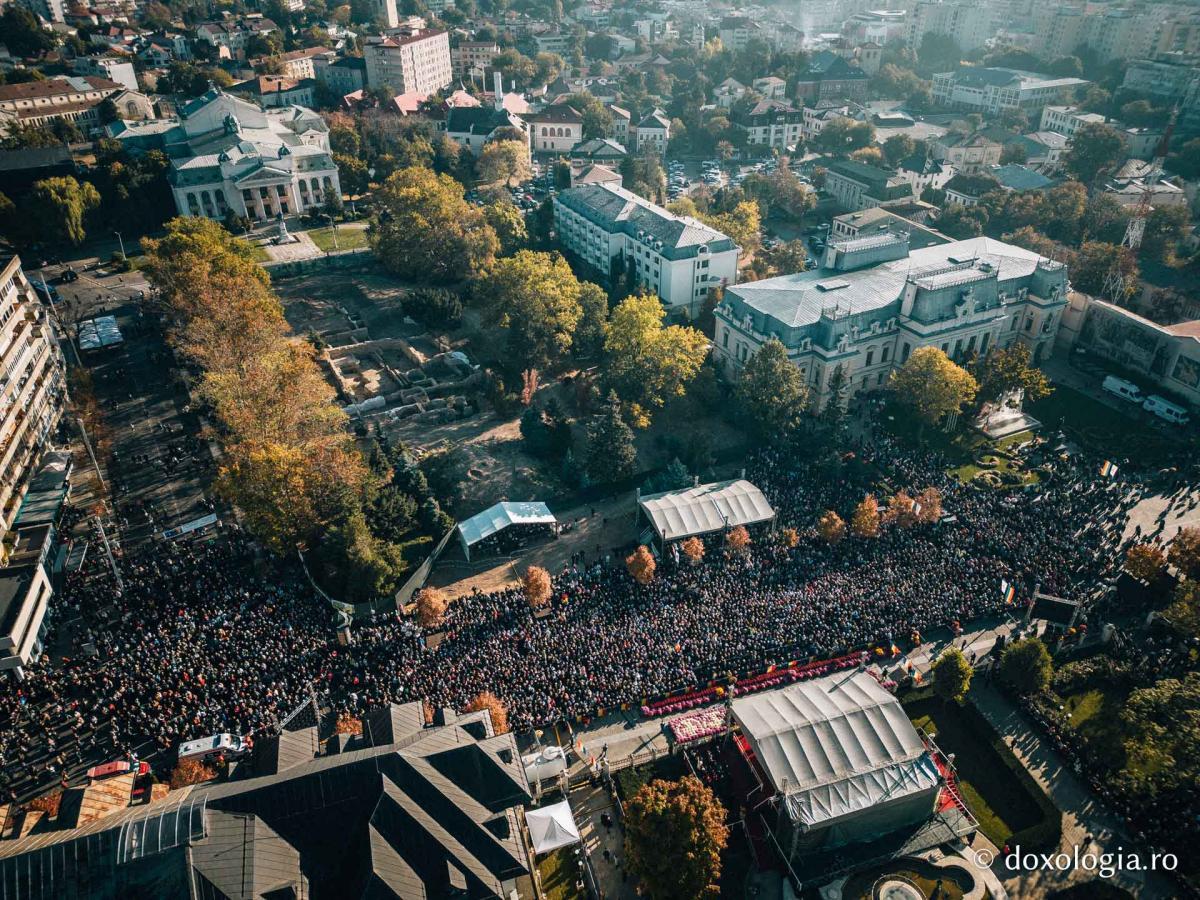 Liturghie arhierească în cinstea Sfintei Cuvioase Parascheva | Foto: Alex Atudori