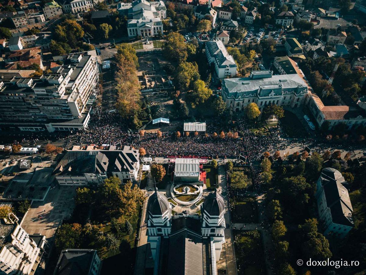 Liturghie arhierească în cinstea Sfintei Cuvioase Parascheva | Foto: Alex Atudori