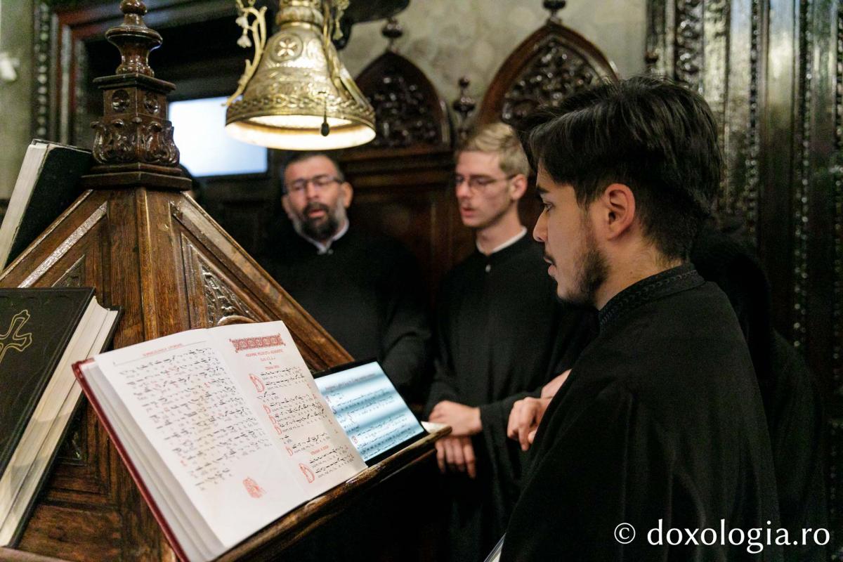 Sfânta Liturghie în cea de-a cincea zi de pelerinaj la moaștele Sfintei Parascheva / Foto: pr. Silviu Cluci