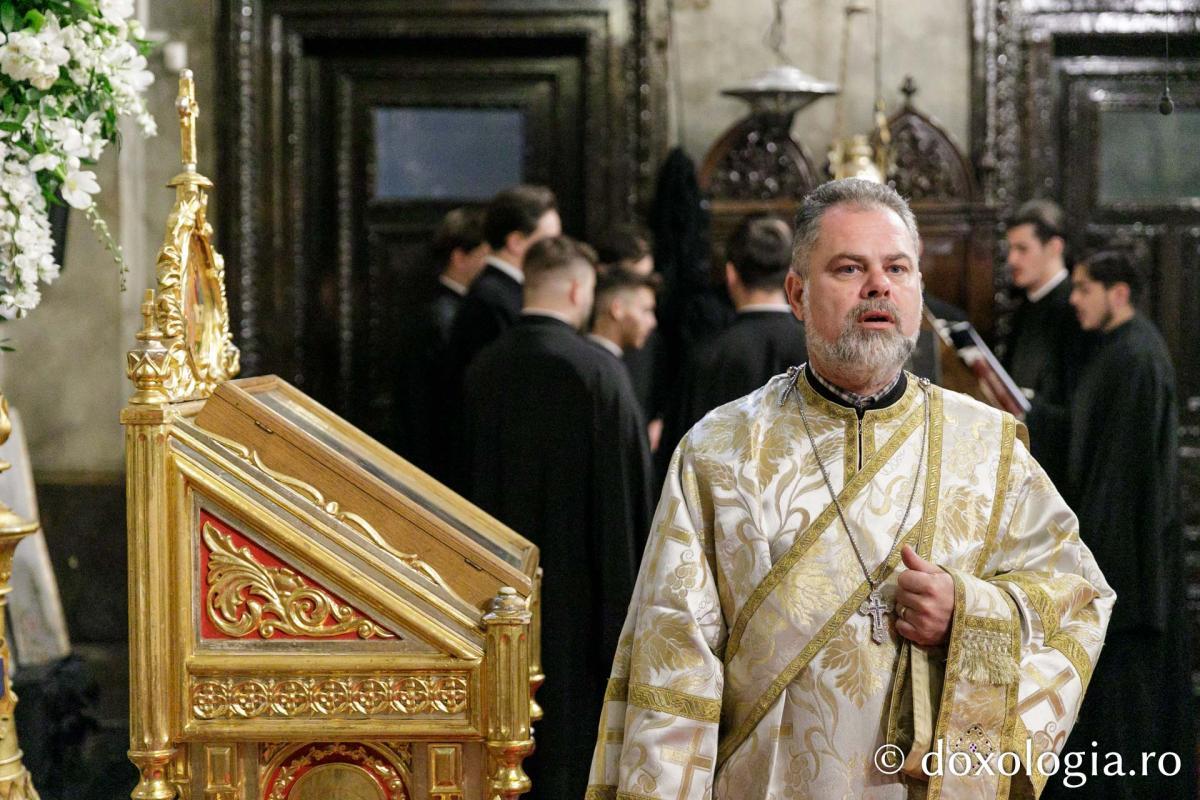 Sfânta Liturghie în cea de-a cincea zi de pelerinaj la moaștele Sfintei Parascheva / Foto: pr. Silviu Cluci