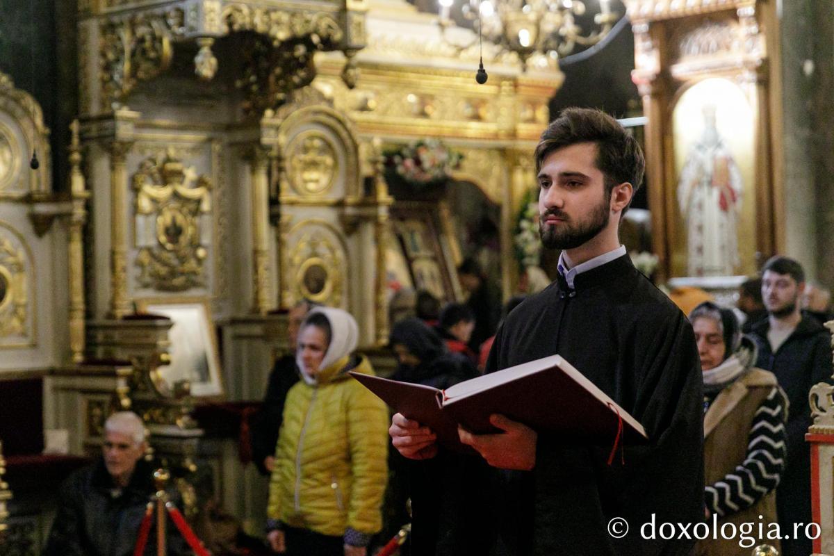 Sfânta Liturghie în cea de-a cincea zi de pelerinaj la moaștele Sfintei Parascheva / Foto: pr. Silviu Cluci