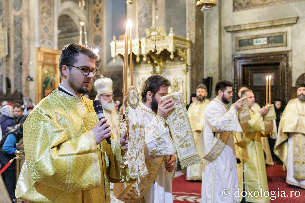 IPS Ioachim al Romanului și Bacăului a slujit Sfânta Liturghie în a patra zi a Hramului Sfintei Parascheva / Foto: pr. Silviu Cluci