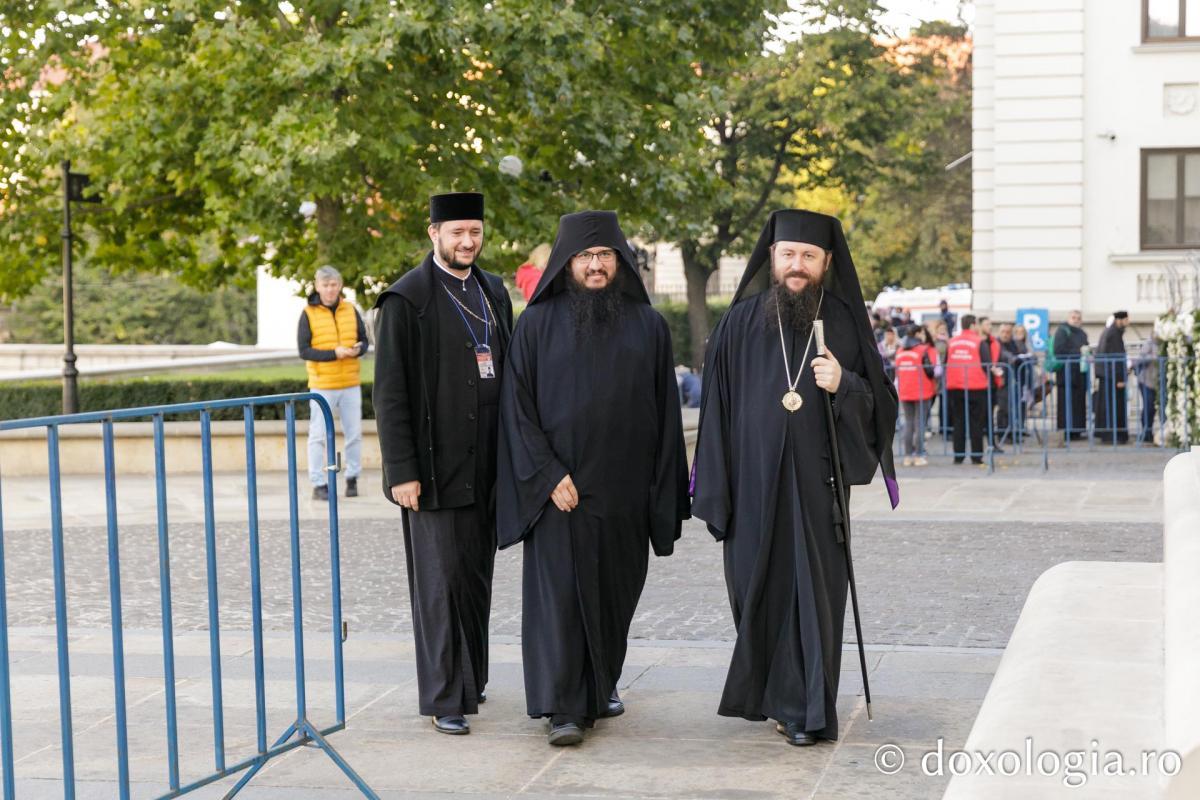 PS Damaschin Dorneanul a slujit Sfânta Liturghie în a șasea zi a Hramului Sfintei Parascheva / Foto: pr. Silviu Cluci