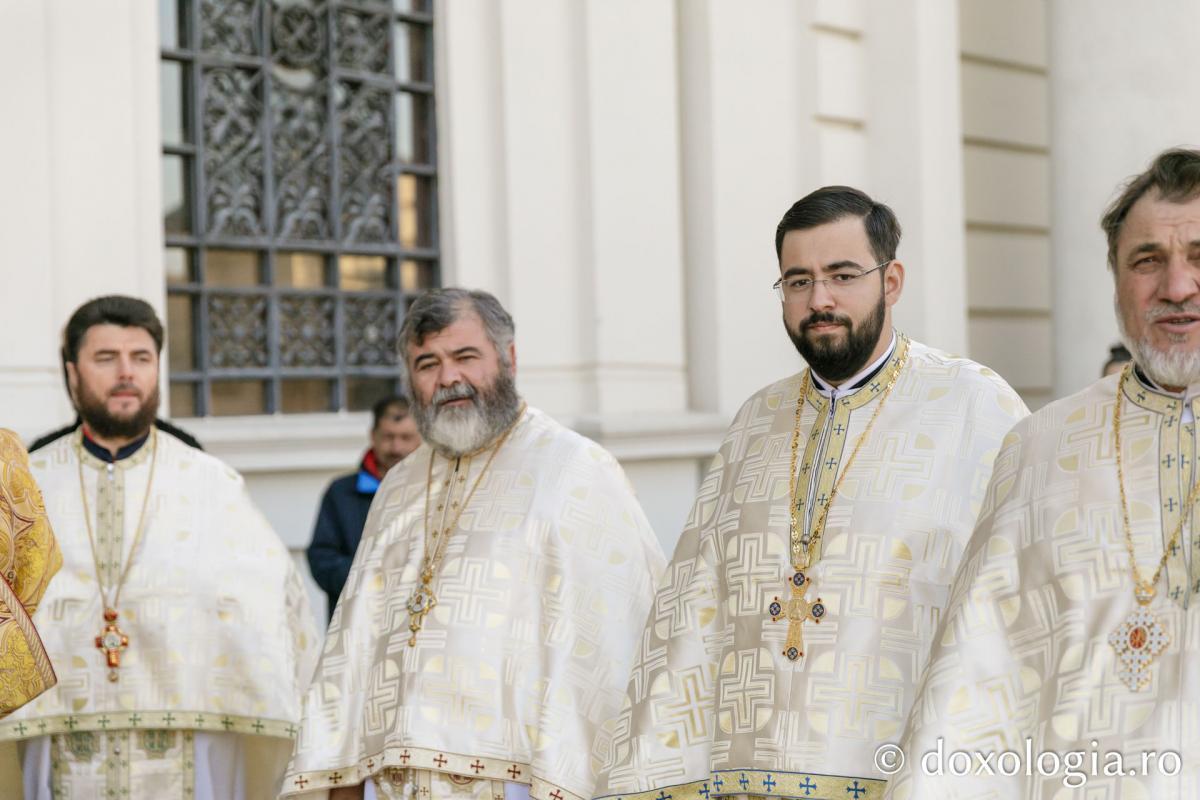 PS Damaschin Dorneanul a slujit Sfânta Liturghie în a șasea zi a Hramului Sfintei Parascheva / Foto: pr. Silviu Cluci