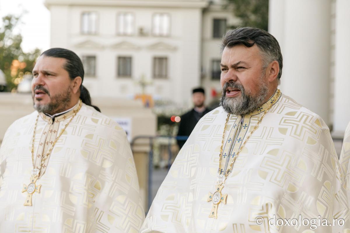 PS Damaschin Dorneanul a slujit Sfânta Liturghie în a șasea zi a Hramului Sfintei Parascheva / Foto: pr. Silviu Cluci